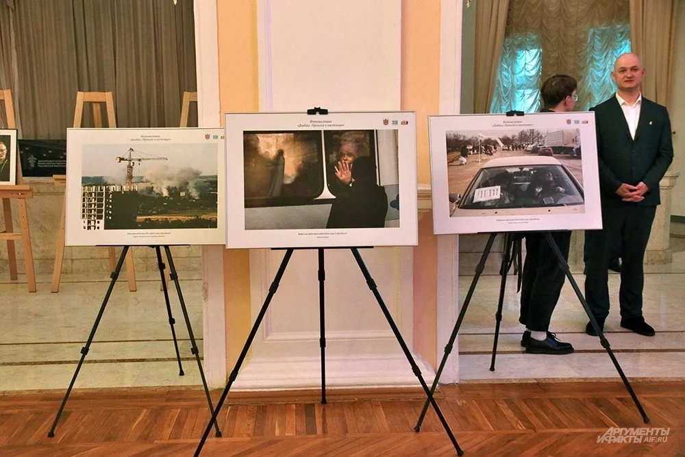 В центральном Театре Российской Армии открыли выставку фоторабот уникального Музея из Донецкой Народной Республики.